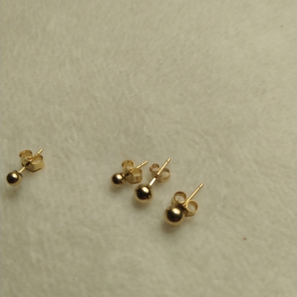 14K Gold stud earrings - Picture 3 of 3